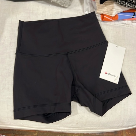 Lululemon black Wunder Train high rise shorts NEW - Picture 2 of 5